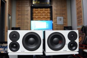 DYNAUDIO LYD 48 (Trắng)